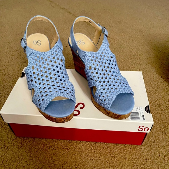 Super cute pastel wedges perfect for spring - Picture 3 of 11